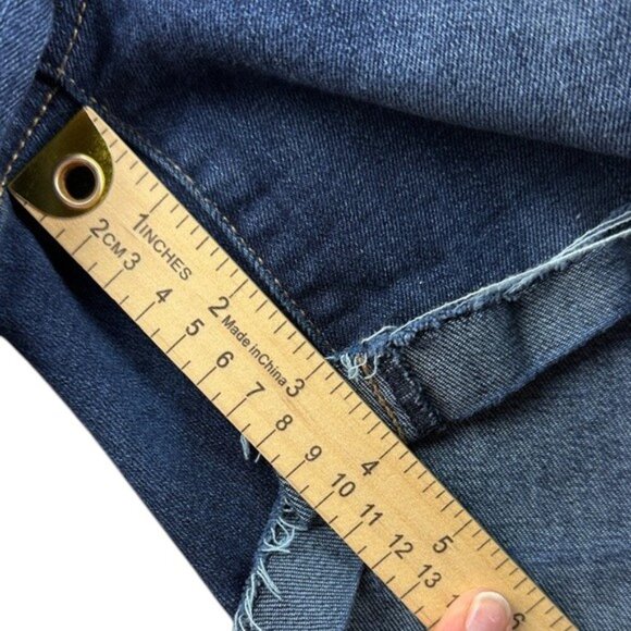 American Eagle Outfitters Shorts Low Rise Cuffed Raw Hem Women's Size 6 - Picture 7 of 7